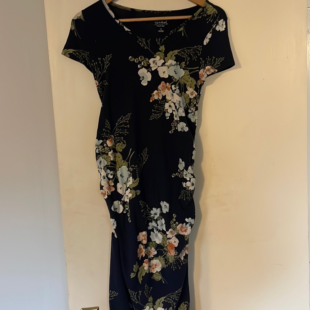 Beautiful floral pattern maternity dress, never been worn.
